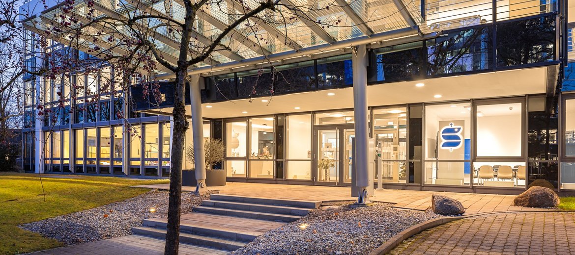 Foto von der Sana-Zentrale in Ismaning.